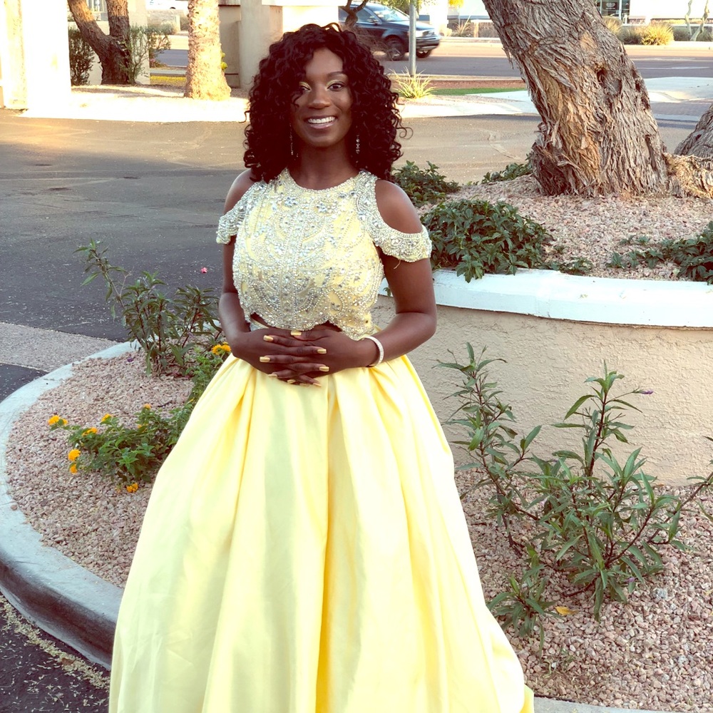 Beautiful Yellow MAC Duggal Prom Dress